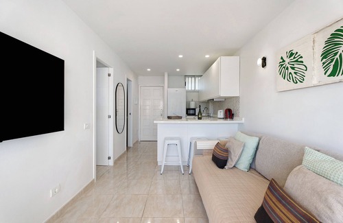 El Madronal Apartamento | Apartamento vacacional "Apto Svezda El Dorado" con vistas al mar, piscina climatizada compartida