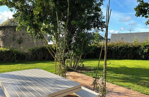 Hillion Apartamento | Apartamento vacacional "Au P'tit Colombier" con terraza privada y jardín compartido