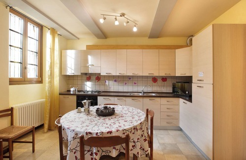 Aosta Apartamento | Apartamento vacacional 'Augusta Praetoria' con vistas a la montaña