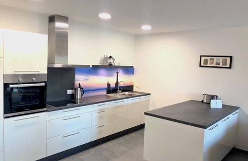 Meßkirch Apartamento | Apartamento vacacional "Bodensee" con terraza, jardín compartido y estanque para nadar