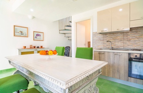 Calatabiano Apartamento | Apartamento vacacional "Casa Orchidea" con vistas al mar, piscina compartida y terrazas