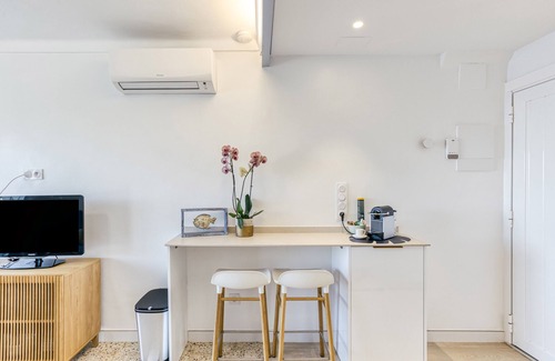 Almadraba-Canyelles Apartamento | Apartamento vacacional "Can Estrellas" con vistas al mar, terraza privada y Wi-Fi