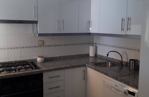 Salobrena Apartamento | Apartamento vacacional Casa Conchita con vistas al mar, piscina compartida y Wi-Fi