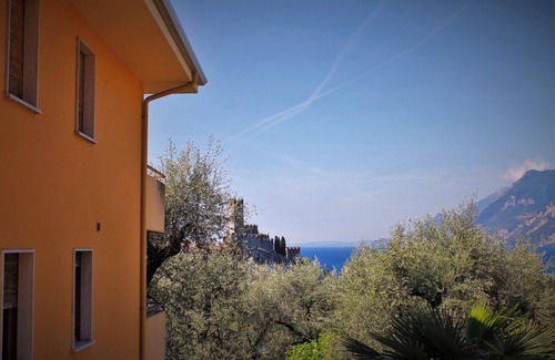 Malcesine Apartamento | Apartamento vacacional "Casa Ortensia" junto al lago con terraza y Wi-Fi