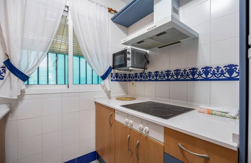 Poblado Sancti Petri Apartamento | Apartamento vacacional "Casa Amparo Sancti Petri" con piscina compartida, terraza privada y Wi-Fi