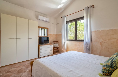 Santa Maria La Palma Otro | Apartamento vacacional 'Casa Vacanza Baratz 1' con vistas a la montaña, jardín compartido y Wi-Fi