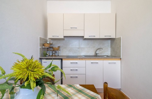 Santa Maria La Palma Otro | Apartamento vacacional 'Casa Vacanza Baratz 1' con vistas a la montaña, jardín compartido y Wi-Fi