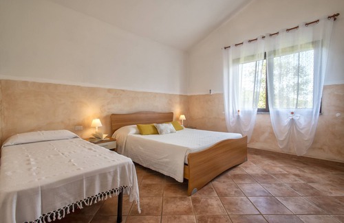 Santa Maria La Palma Otro | Apartamento vacacional 'Casa Vacanza Baratz 2' con vistas a la montaña, jardín y Wi-Fi