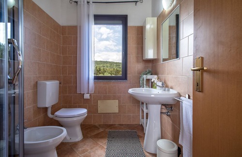 Santa Maria La Palma Otro | Holiday Apartment 'Casa Vacanza Baratz 2' with Mountain View, Garden & Wi-Fi