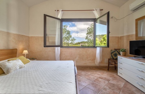 Santa Maria La Palma Otro | Holiday Apartment 'Casa Vacanza Baratz 2' with Mountain View, Garden & Wi-Fi