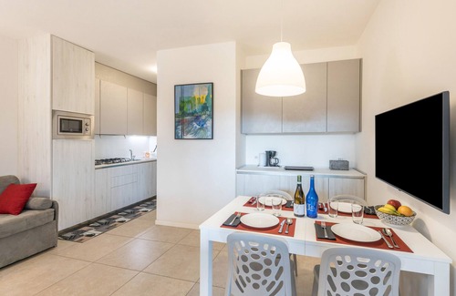 San Benedetto di Lugana Apartamento | Apartamento vacacional "Casa Punta Grò" con piscina compartida, terraza y Wi-Fi