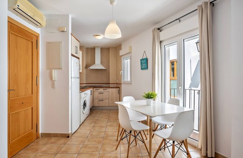 Conil de la Frontera City Center Apartamento | Apartamento vacacional "Casa Señores Cura 1 - Solo Familias" con terraza compartida y Wi-Fi