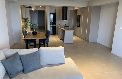 Ierapetra Apartamento | Apartamento vacacional "Lujo urbano central" con vistas al mar, terraza y Wi-Fi