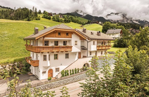 Mareo Apartamento | Apartamento vacacional "Désirée Dolasilla" con balcón, vistas a la montaña, Wi-Fi y televisión
