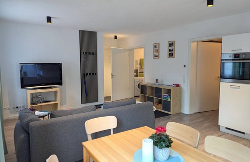 Freudenstadt Apartamento | Apartamento vacacional 'Schiller's Urban Escape' con vistas a la montaña, terraza privada y Wi-Fi