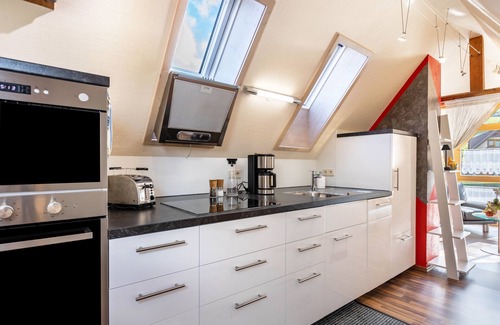 Unterkirnach Apartamento | Apartamento vacacional "Dachspitz - Junges Wohnen" con jardín compartido y Wi-Fi