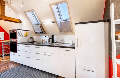 Unterkirnach Apartamento | Apartamento vacacional "Dachspitz - Junges Wohnen" con jardín compartido y Wi-Fi