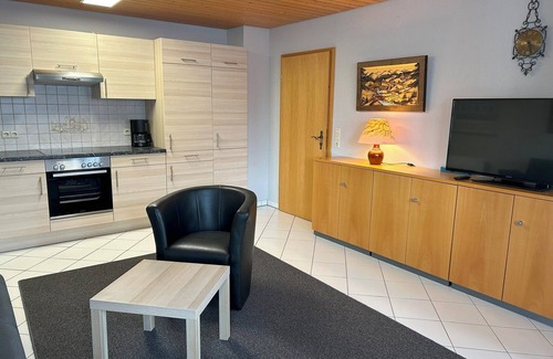 Unterkirnach Apartamento | Apartamento vacacional 'Marina Beha' con terraza privada, jardín comunitario y Wi-Fi