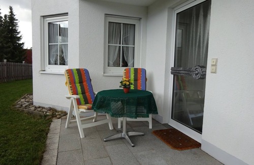 Unterkirnach Apartamento | Apartamento vacacional 'Marina Beha' con terraza privada, jardín comunitario y Wi-Fi