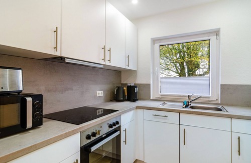 Altengroden Apartamento | Apartamento vacacional 'Wellenrauschen' con jardín, terraza, bañera de hidromasaje y Wi-Fi