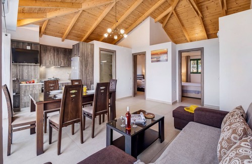 Tsoukaladhes Apartamento | Apartamento vacacional 'Deluxe King Suite 5' con vistas al mar, piscina compartida y Wi-Fi
