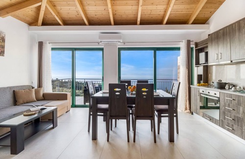 Tsoukaladhes Apartamento | Apartamento vacacional 'Deluxe King Suite 6' con vistas al mar, piscina compartida y Wi-Fi