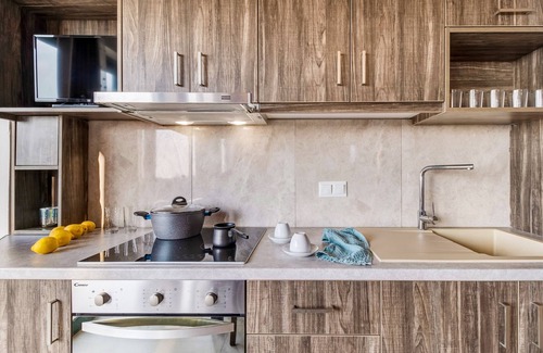 Tsoukaladhes Apartamento | Apartamento vacacional 'Deluxe King Suite 6' con vistas al mar, piscina compartida y Wi-Fi