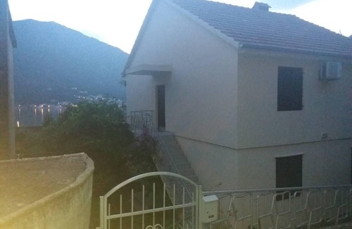Dobrota Apartamento | Apartamento de vacaciones Dobrota para 1 - 3 personas con 1 dormitorio - Casa pareada