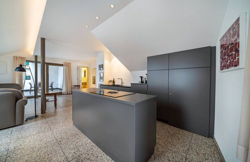 Merano Apartamento | Apartamento vacacional "Domus Faber 5" con vistas a la montaña, terraza privada y Wi-Fi