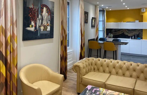 Chamalieres Apartamento | Holiday Apartment "Ecrin Haut De Gamme" with Balcony, Shared Terrace & Wi-Fi