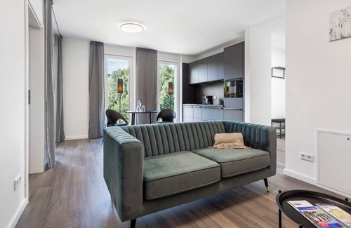 Altenbeken Apartamento | Apartamento vacacional "Egge Resort 7a" con balcón, jacuzzi y sauna