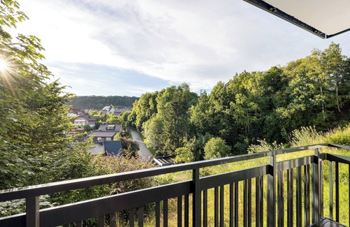 Altenbeken Apartamento | Apartamento vacacional "Egge Resort 7a" con balcón, jacuzzi y sauna