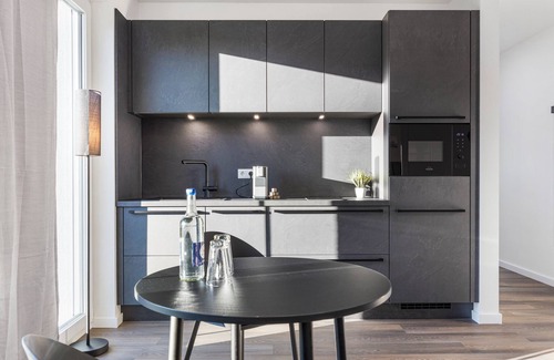 Altenbeken Apartamento | Apartamento vacacional "Egge Resort 7" con balcón, jacuzzi y sauna