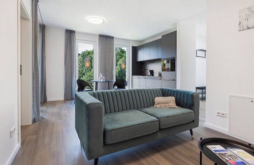 Altenbeken Apartamento | Apartamento vacacional "Egge Resort 7" con balcón, jacuzzi y sauna