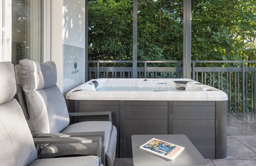 Altenbeken Apartamento | Apartamento vacacional "Egge Resort 7" con balcón, jacuzzi y sauna