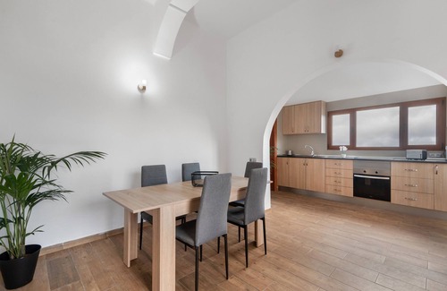 Santa Maria de Guia de Gran Canaria Apartamento | Apartamento de vacaciones 'El Mirador 1' con vistas al mar, terraza privada y Wi-Fi