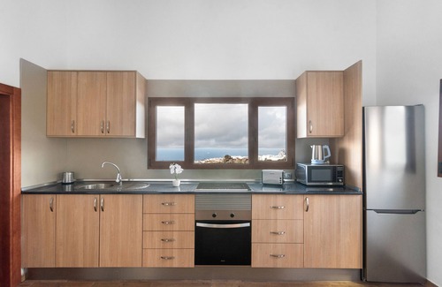 Santa Maria de Guia de Gran Canaria Apartamento | Apartamento de vacaciones 'El Mirador 1' con vistas al mar, terraza privada y Wi-Fi