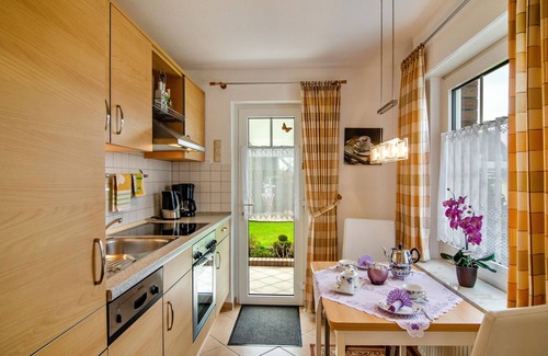 Riepe Apartamento | Apartamento vacacional "Gerken Amselnest" con terraza privada, jardín privado y Wi-Fi