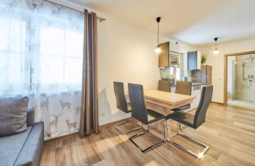 Saalbach-Hinterglemm Apartamento | Apartamento vacacional "Goodlife Top 1" con vistas a la montaña y Wi-Fi