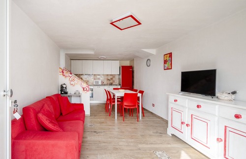 Savelletri Apartamento | Apartamento vacacional "Gufo Di Mare - Rosso" con vistas al mar, terraza privada y Wi-Fi
