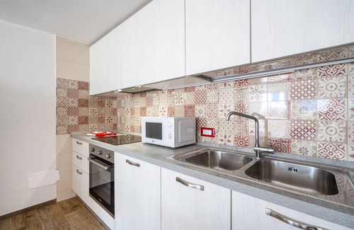 Savelletri Apartamento | Apartamento vacacional "Gufo Di Mare - Rosso" con vistas al mar, terraza privada y Wi-Fi