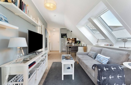 Eckernfoerde Apartamento | Apartamento vacacional "Hüsing" con jardín privado, balcón y Wi-Fi