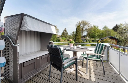 Eckernfoerde Apartamento | Apartamento vacacional "Hüsing" con jardín privado, balcón y Wi-Fi
