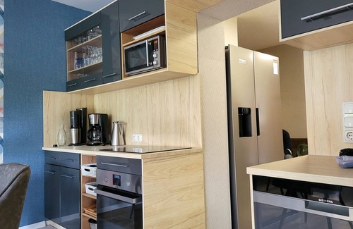 Wolmirstedt Apartamento | Holiday Apartment "Hochwertiges 3 Zimmer" with Private Terrace & Wi-Fi