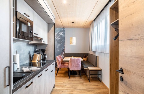 Pflach Apartamento | Apartamento vacacional "Hotel Zum Schwanen - 3" con vistas a la montaña, balcón y Wi-Fi