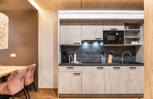 Pflach Apartamento | Apartamento vacacional "Hotel Zum Schwanen - 5" con vistas a la montaña, terraza compartida y Wi-Fi
