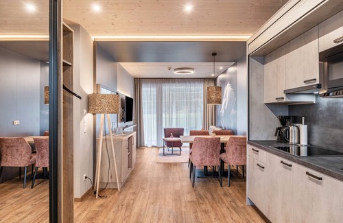 Pflach Apartamento | Apartamento vacacional "Hotel Zum Schwanen - 2" con vistas a la montaña, balcón y Wi-Fi