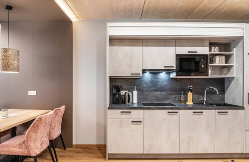 Pflach Apartamento | Apartamento vacacional "Hotel Zum Schwanen - 2" con vistas a la montaña, balcón y Wi-Fi