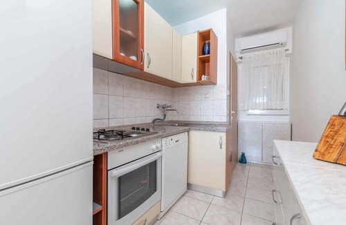 Okrug Gornji Apartamento | Apartamento vacacional con vista al mar
