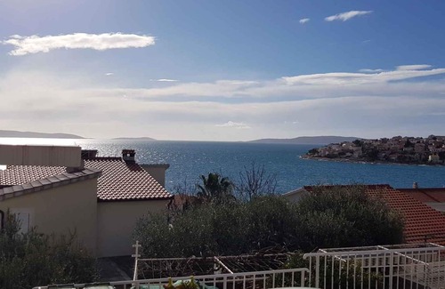 Okrug Gornji Apartamento | Apartamento vacacional con vista al mar